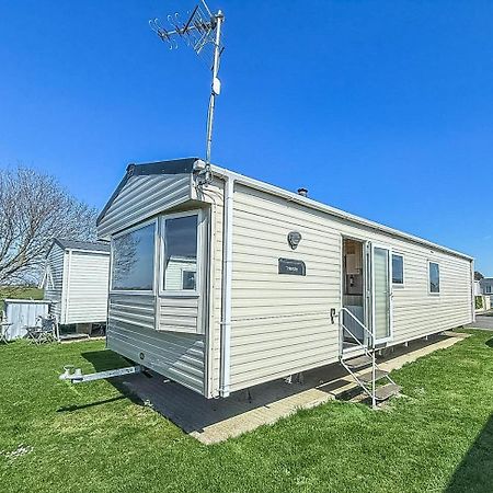 6 Berth Caravan For Hire With Wifi At Seawick Holiday Park In Essex Ref 27025Hv Clacton-on-Sea Exteriör bild