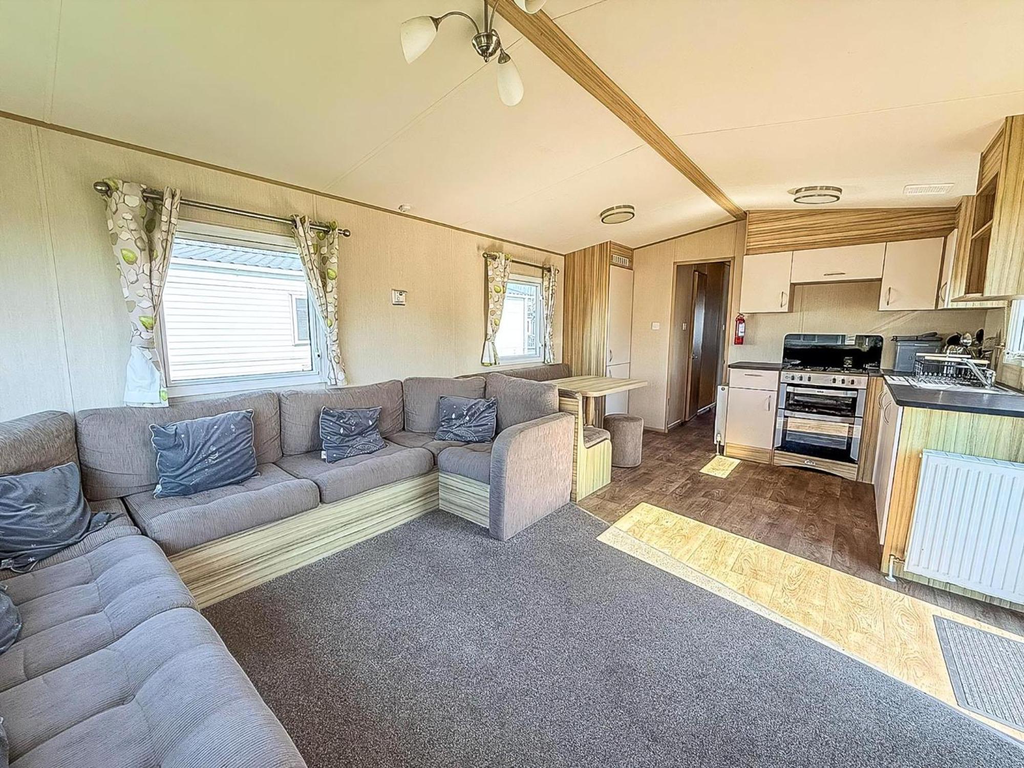 6 Berth Caravan For Hire With Wifi At Seawick Holiday Park In Essex Ref 27025Hv Clacton-on-Sea Exteriör bild